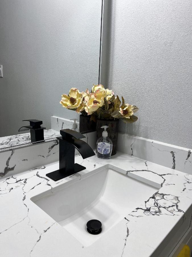77072 New Remodeled Cute Townhome Sw ฮูสตัน ภายนอก รูปภาพ